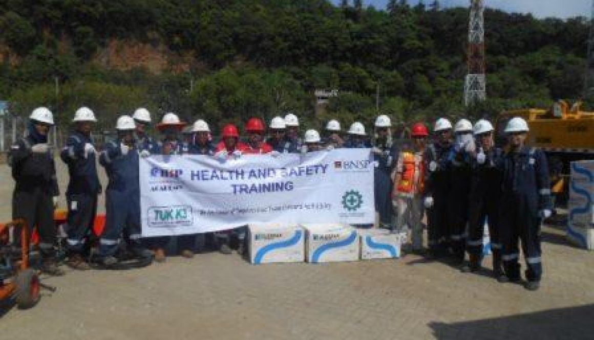 Training Oil Spill Handling PT Altus Logistics Services Indonesia
