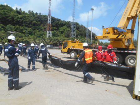 Training Oil Spill Handling PT Altus Logistics Services Indonesia 6 ??????????