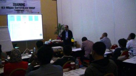 Training Operator dan Pengawas K3 MIGAS Batch I 7 Training Operator Pengawas K3 MIGAS Sertifikasi BNSP Batch Pertama 07