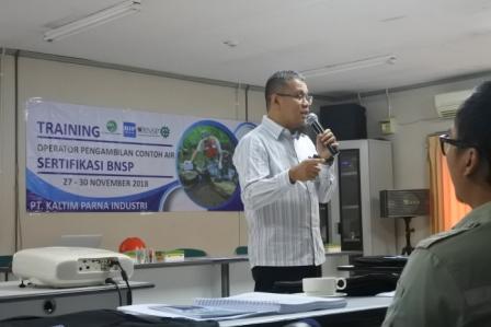 TRAINING OPERATOR PENGAMBIL CONTOH AIR SERTIFIKASI BNSP PT KALTIM PARNA INDUSTRI 1 Training Operator Pengambil Sampel Air 01