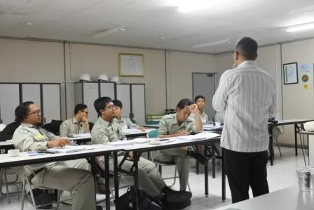 TRAINING OPERATOR PENGAMBIL CONTOH AIR SERTIFIKASI BNSP PT KALTIM PARNA INDUSTRI 2 Training Operator Pengambil Sampel Air 02