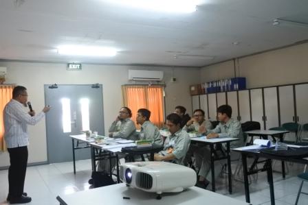 TRAINING OPERATOR PENGAMBIL CONTOH AIR SERTIFIKASI BNSP PT KALTIM PARNA INDUSTRI 5 Training Operator Pengambil Sampel Air 05