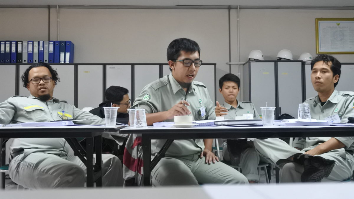TRAINING OPERATOR PENGAMBIL CONTOH AIR SERTIFIKASI BNSP PT KALTIM PARNA INDUSTRI 6 Training Operator Pengambil Sampel Air 06