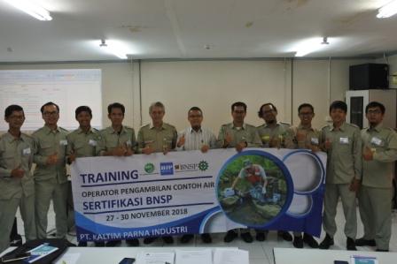 TRAINING OPERATOR PENGAMBIL CONTOH AIR SERTIFIKASI BNSP PT KALTIM PARNA INDUSTRI 9 Training Operator Pengambil Sampel Air 09
